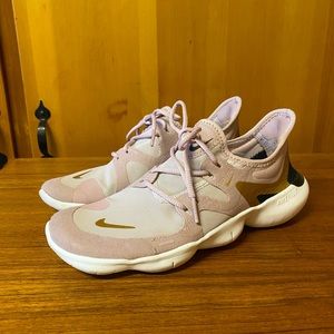 Womens Nike free shoes size 6